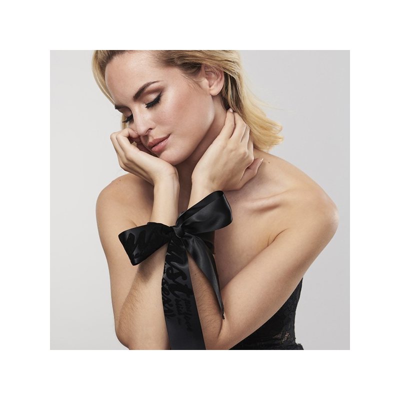 Menottes sensuelles Liens en satin Noir